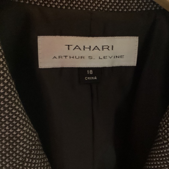 Tahari Arthur S. Levine Women’s Blazer | Size 16 | New With Tags - Picture 3 of 3